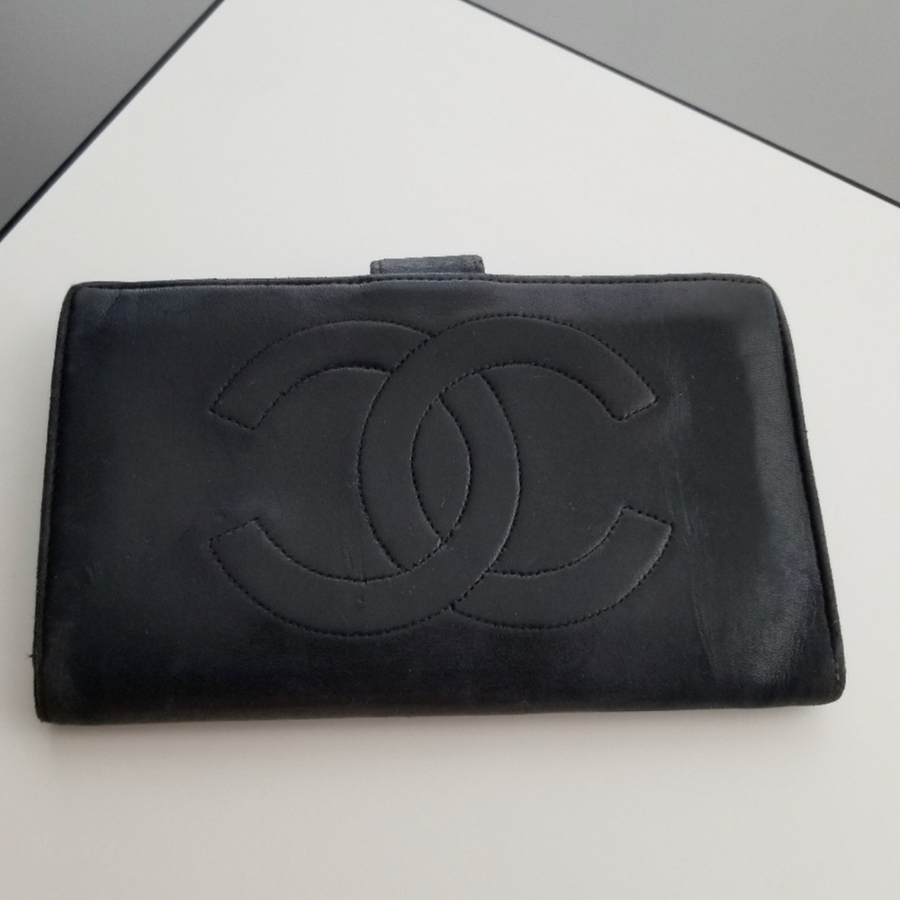 Chanel Black lambskin billfold wallet CC monogram logo imprint. Authentic